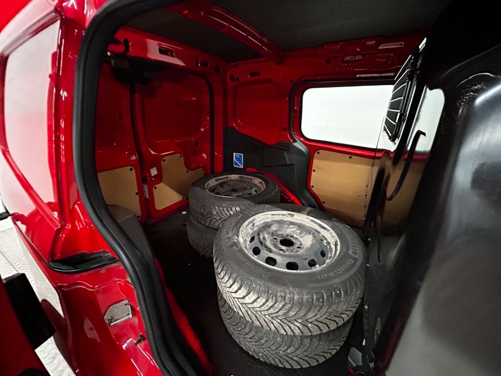 Ford Transit Courier 2021 Punainen