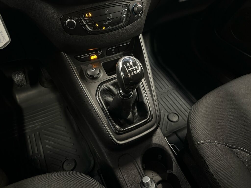 Ford Transit Courier 2021 Punainen