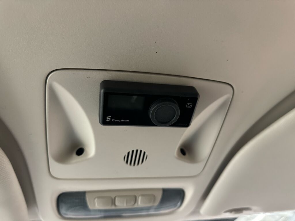 Ford Transit Courier 2021 Punainen