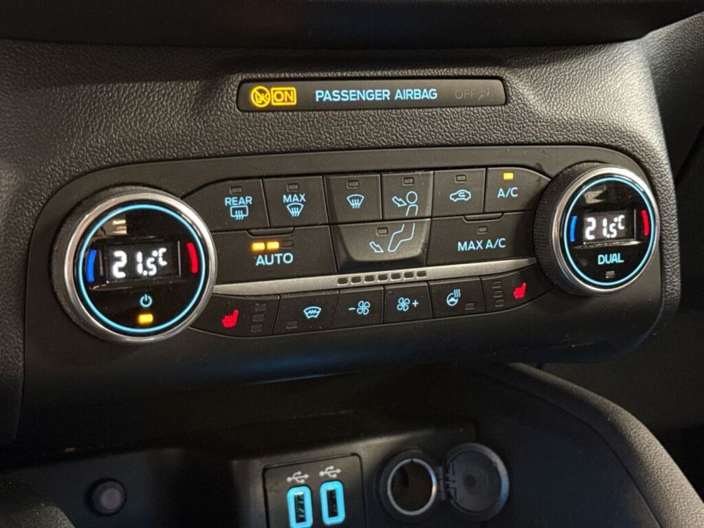 Ford Kuga 2022 Musta