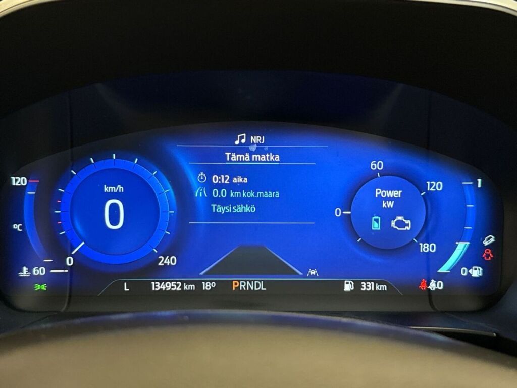 Ford Kuga 2022 Musta