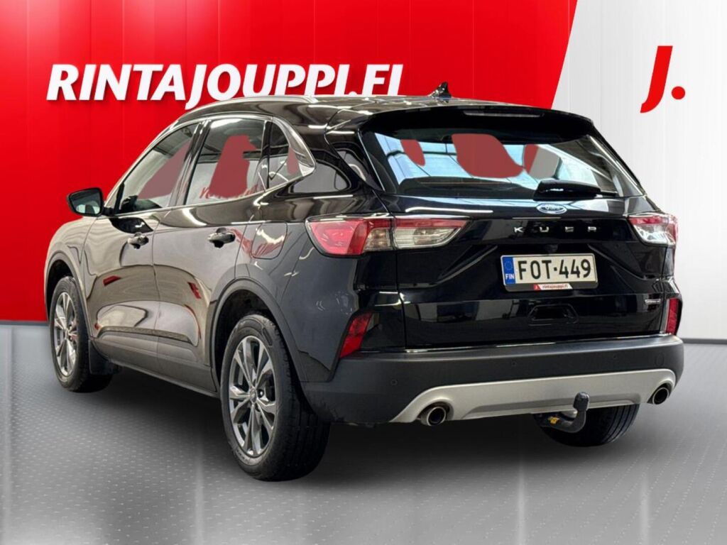 Ford Kuga 2022 Musta
