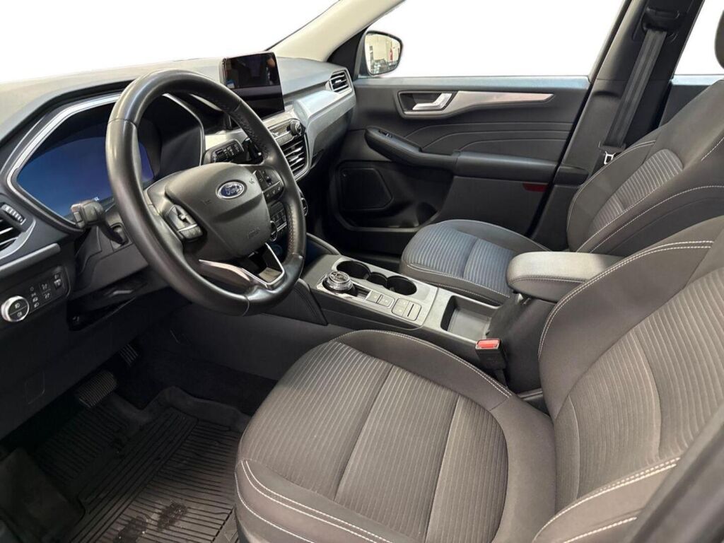 Ford Kuga 2022 Musta