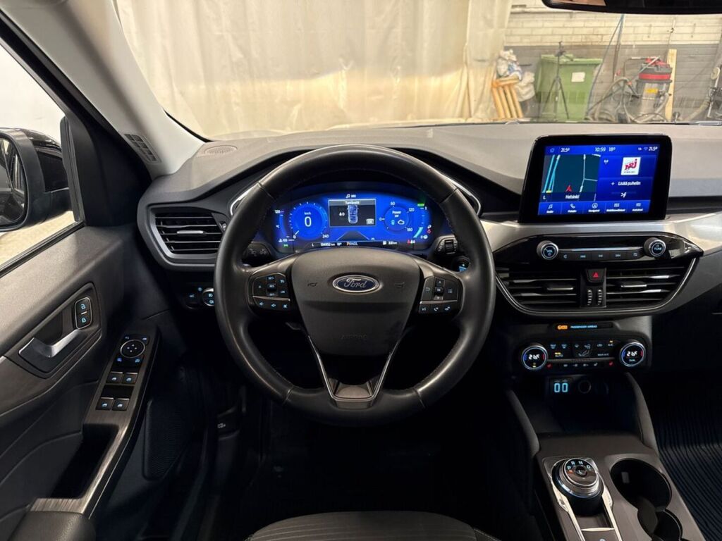 Ford Kuga 2022 Musta