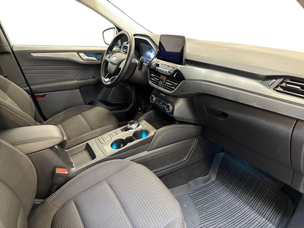 Ford Kuga 2022 Musta