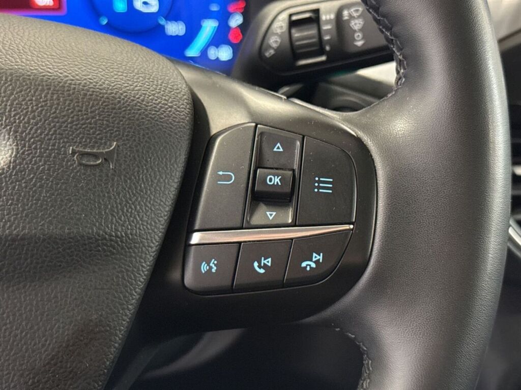 Ford Kuga 2022 Musta