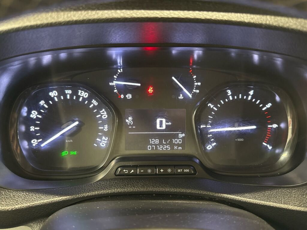 Opel Vivaro 2021 Valkoinen