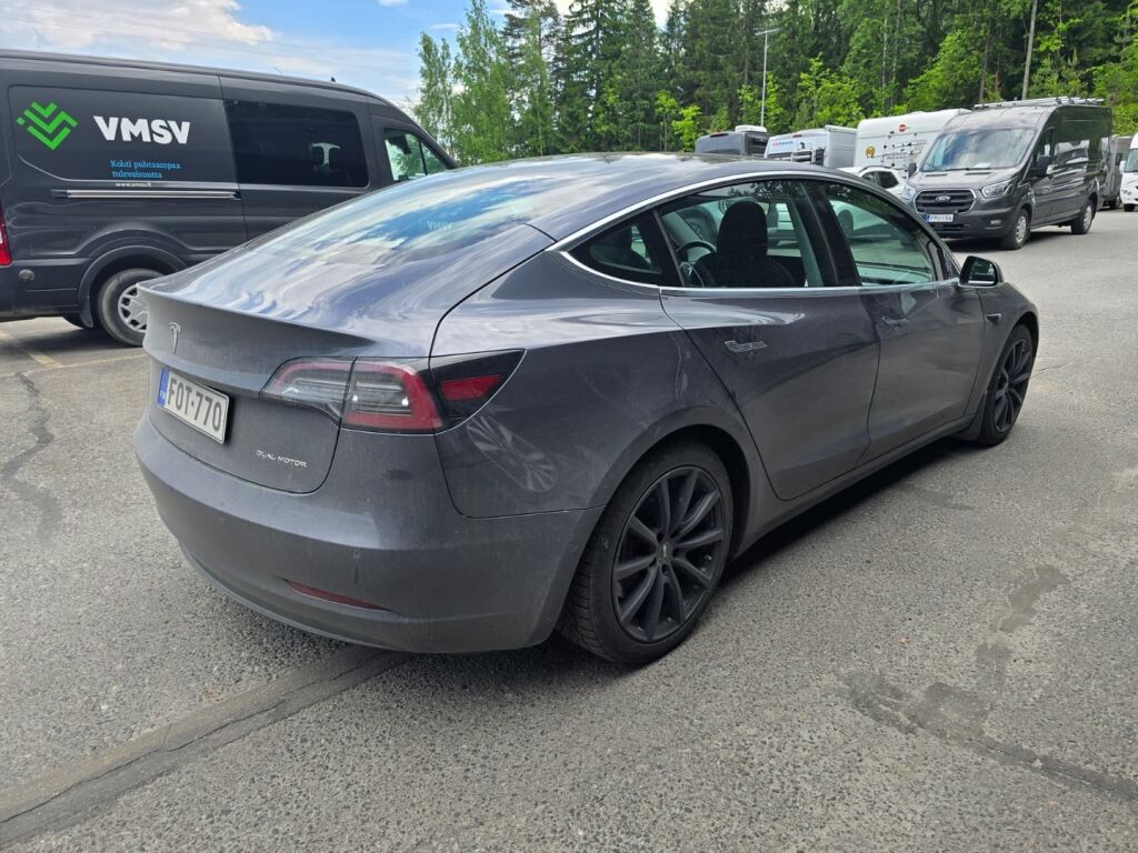 Tesla Model 3 2019 Harmaa