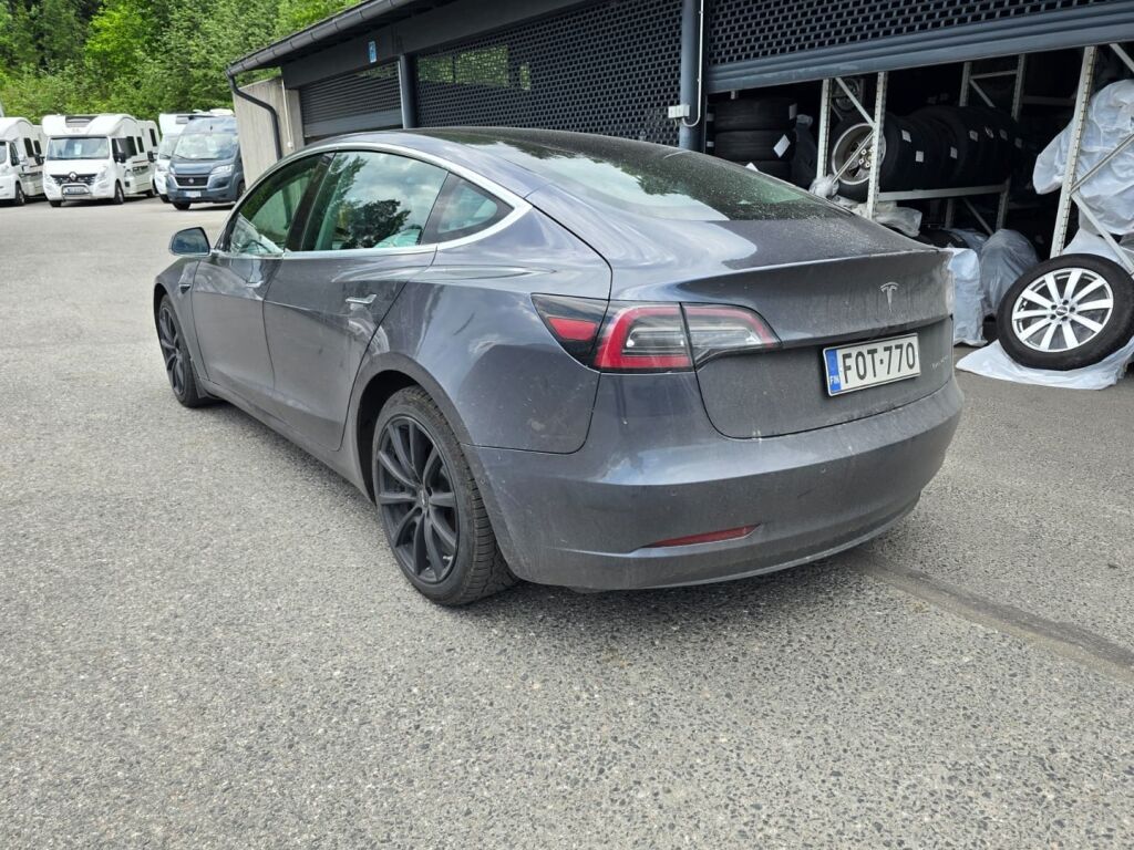 Tesla Model 3 2019 Harmaa