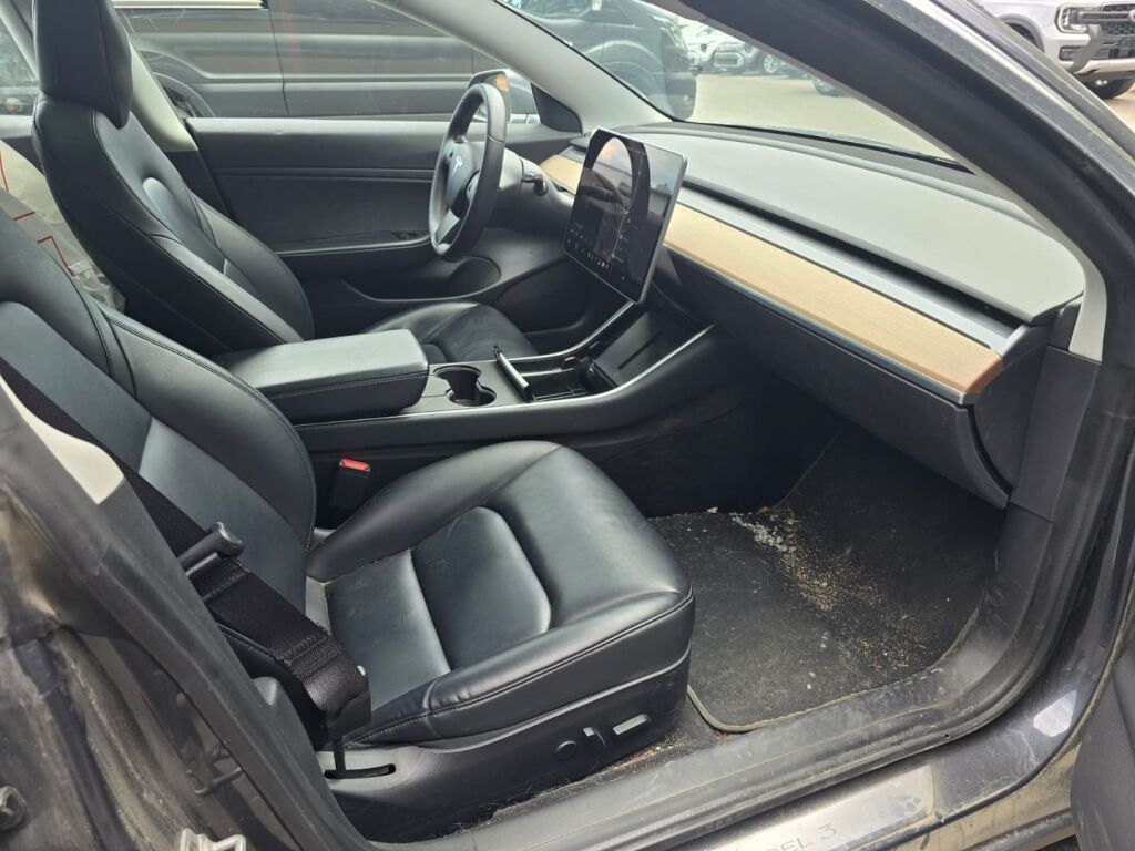 Tesla Model 3 2019 Harmaa