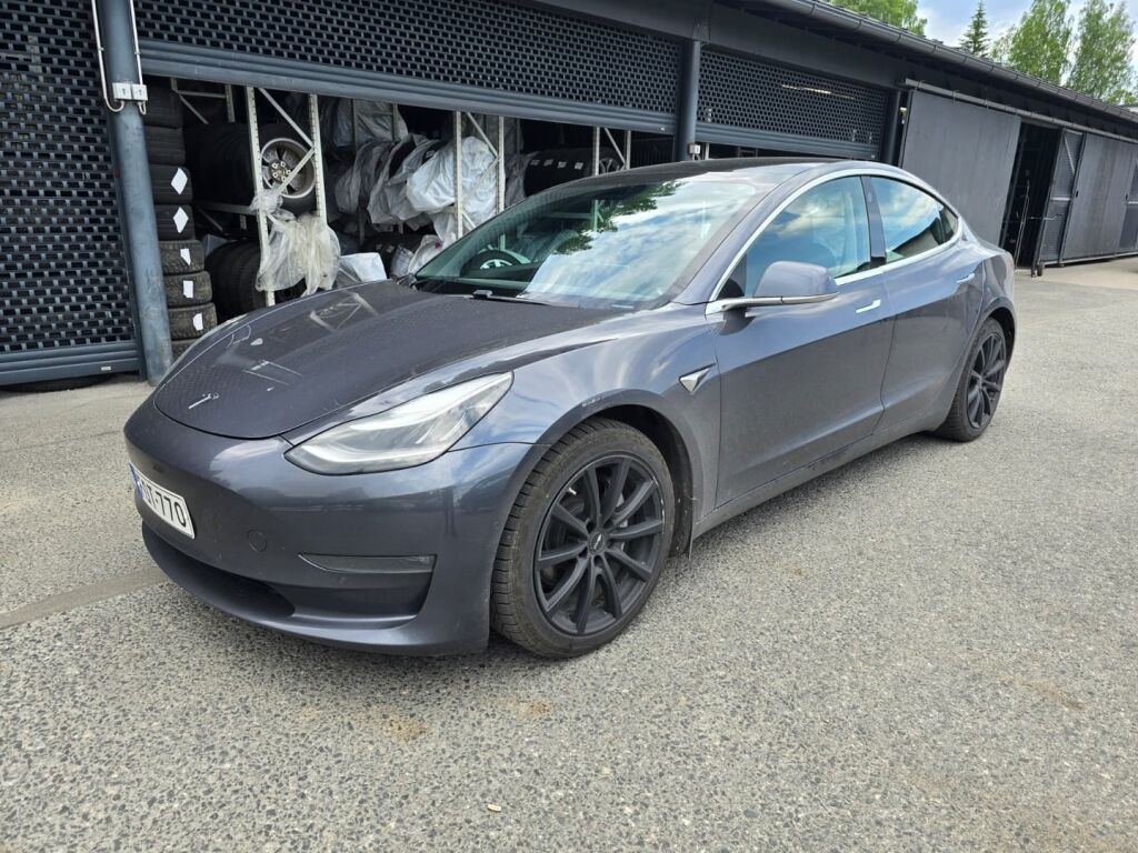 Tesla Model 3 2019 Harmaa