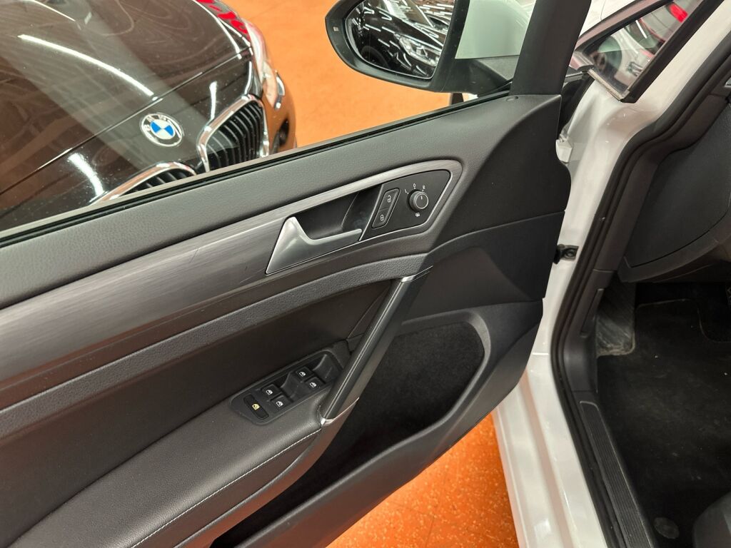 Volkswagen Golf 2017 Valkoinen