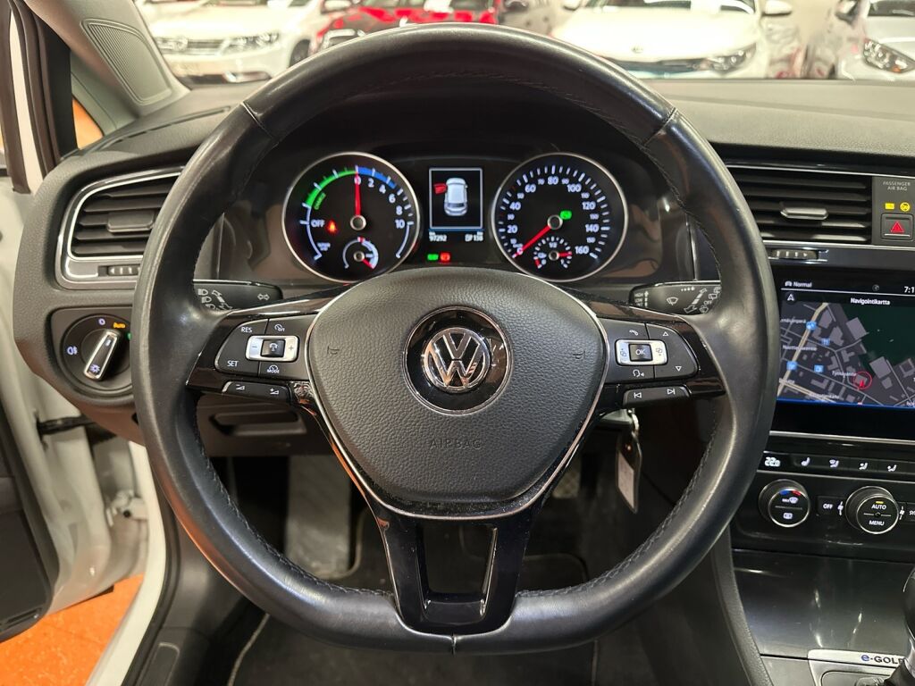 Volkswagen Golf 2017 Valkoinen