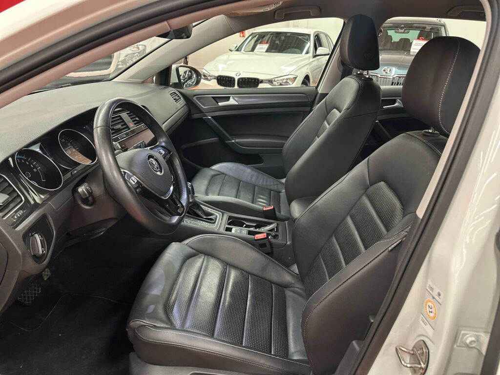 Volkswagen Golf 2017 Valkoinen