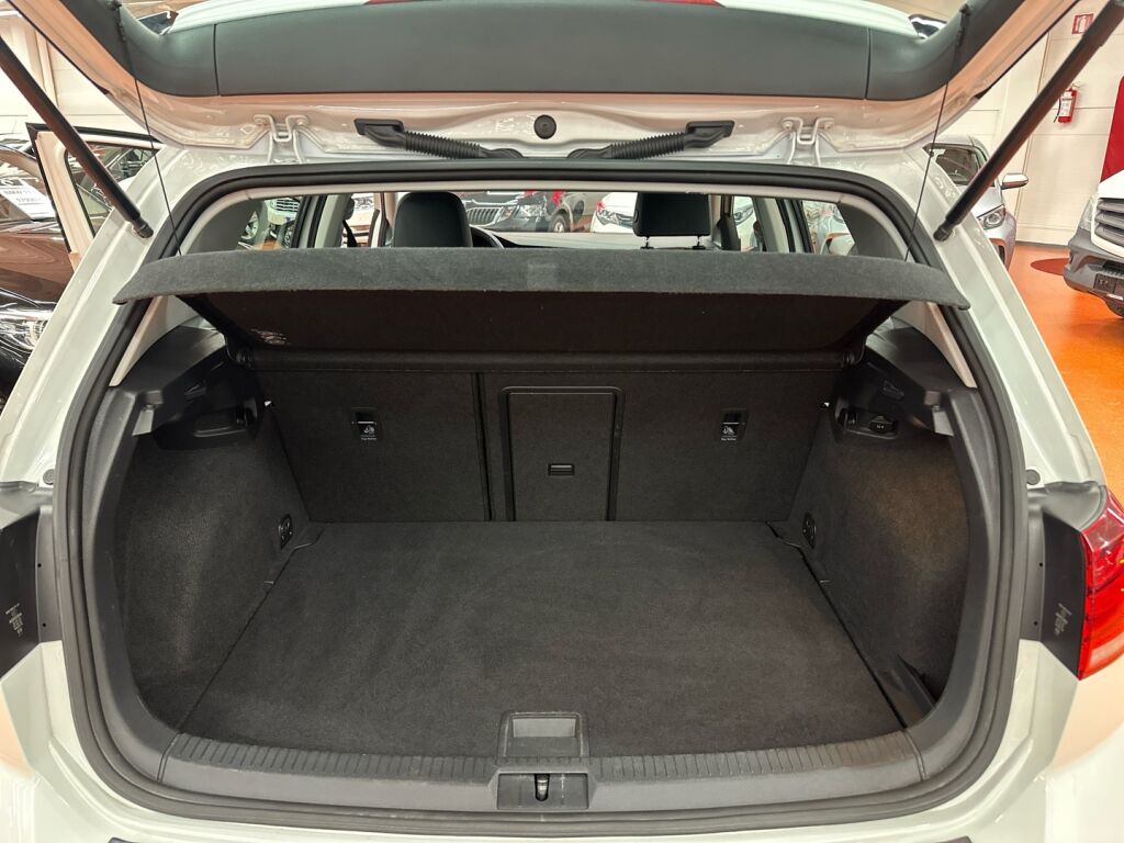 Volkswagen Golf 2017 Valkoinen