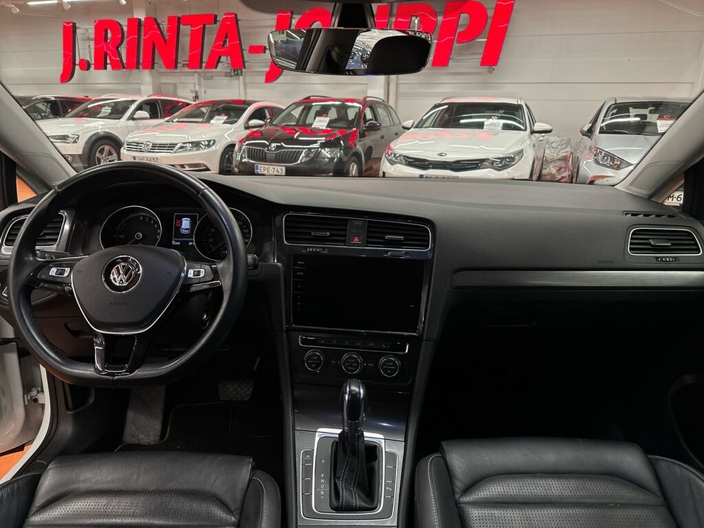 Volkswagen Golf 2017 Valkoinen