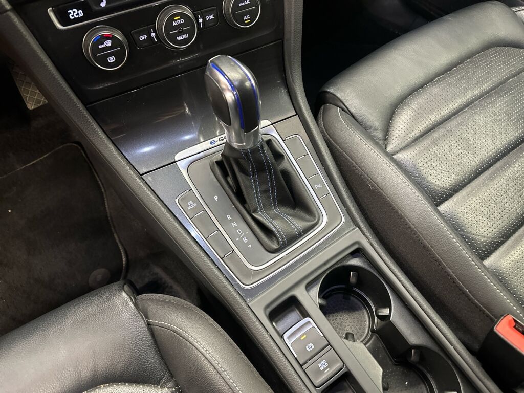 Volkswagen Golf 2017 Valkoinen