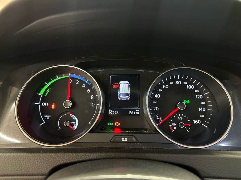 Volkswagen Golf 2017 Valkoinen