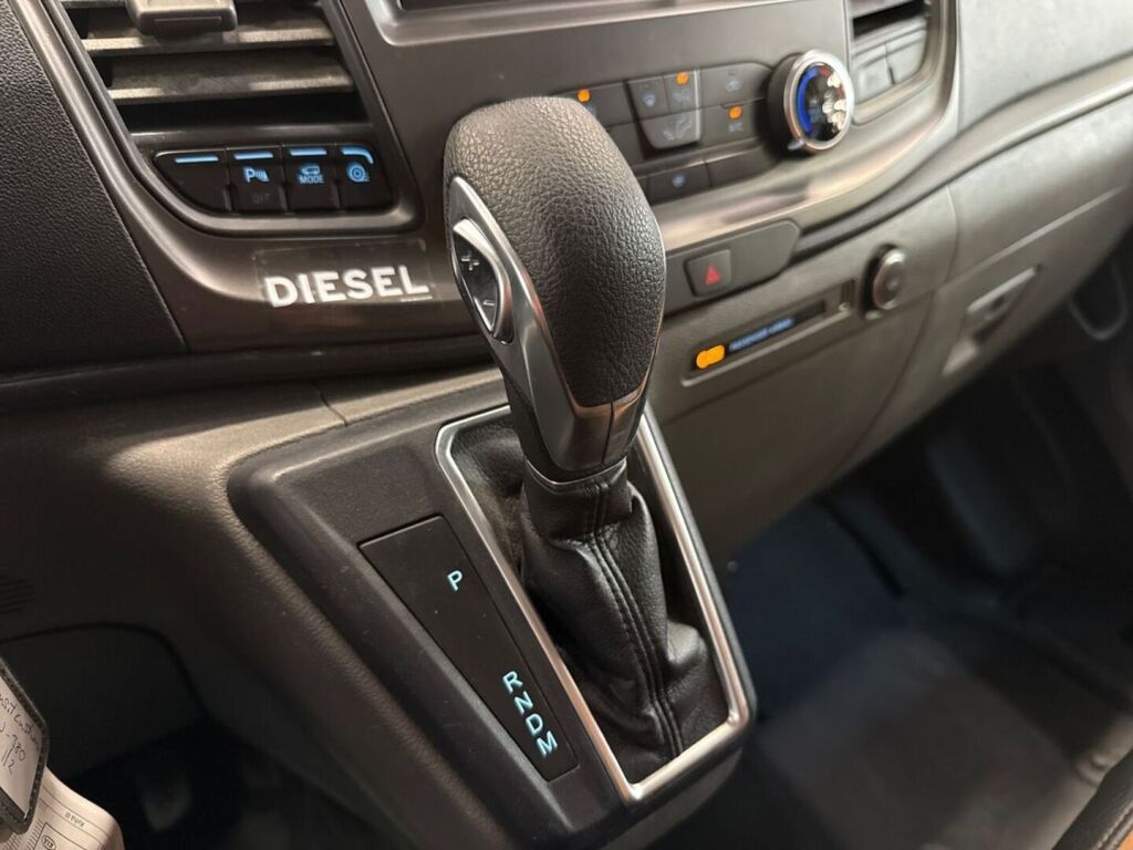 Ford Transit 2019 Valkoinen