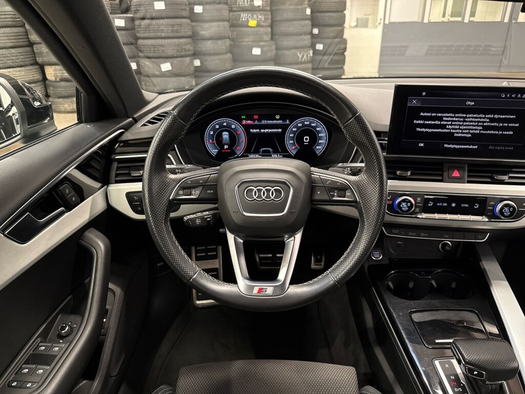 Audi A4 2022 Musta