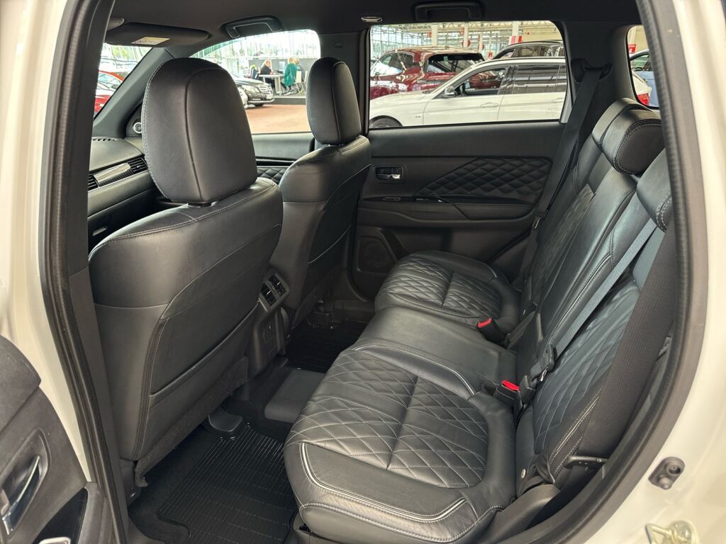 Mitsubishi Outlander PHEV 2021 Valkoinen