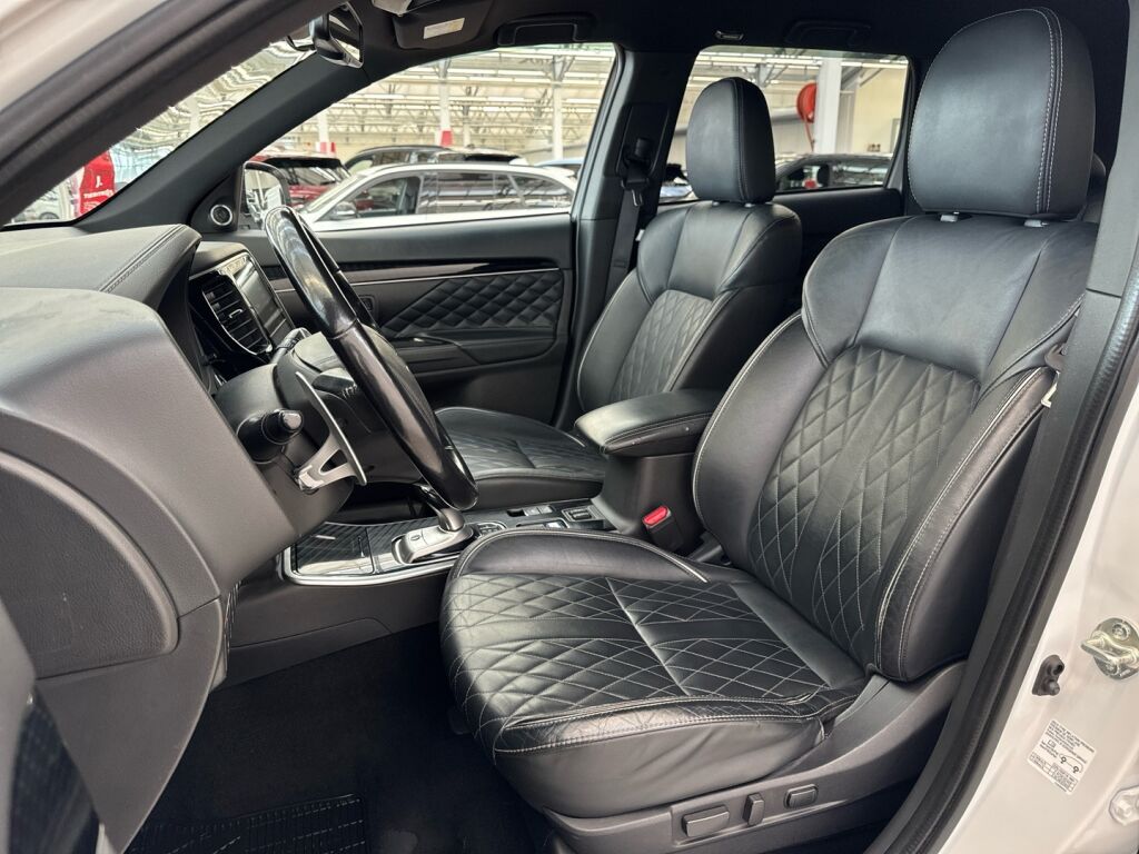 Mitsubishi Outlander PHEV 2021 Valkoinen