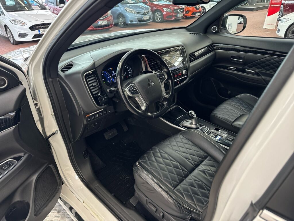 Mitsubishi Outlander PHEV 2021 Valkoinen