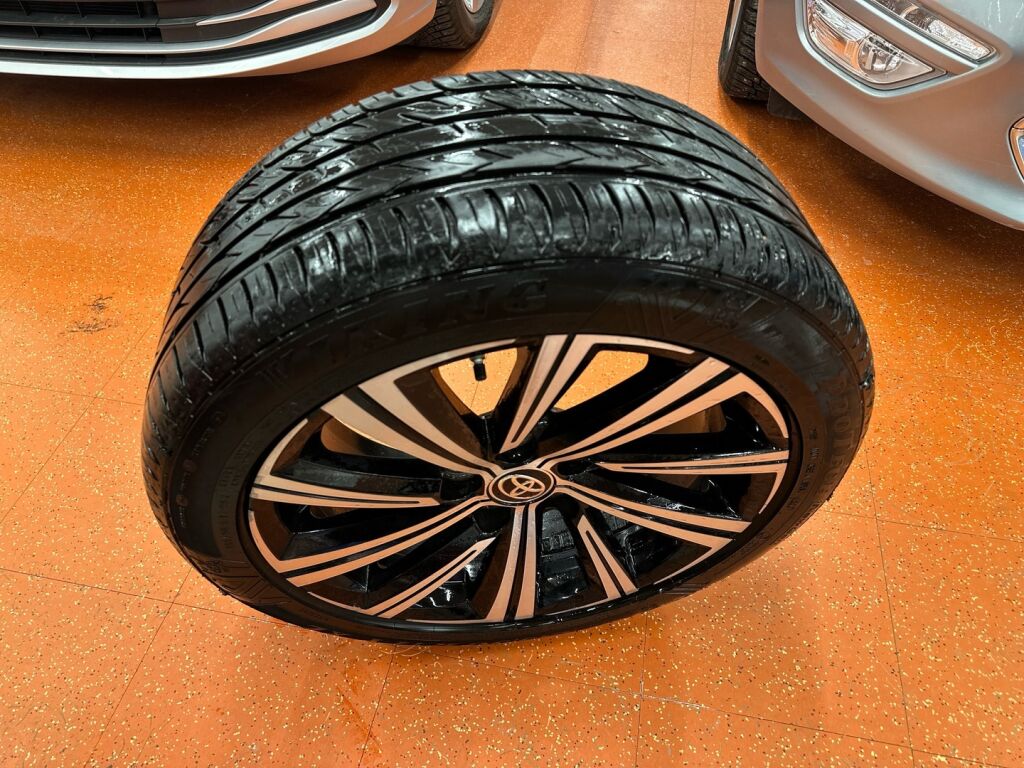 Toyota Corolla 2021 Punainen