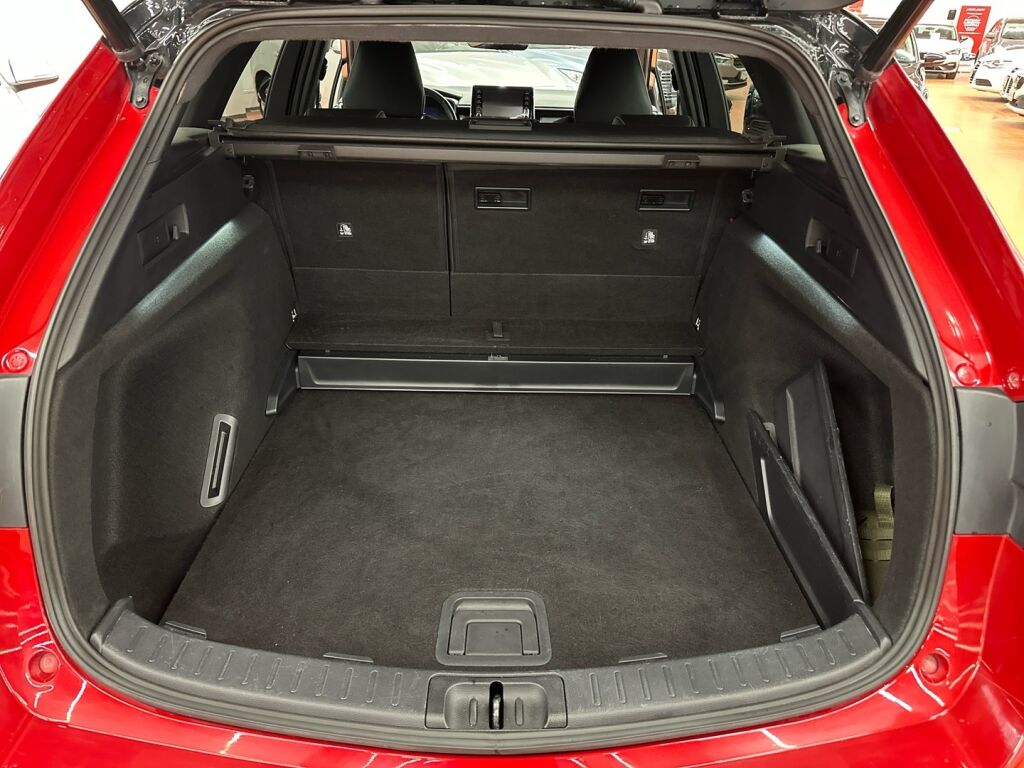 Toyota Corolla 2021 Punainen