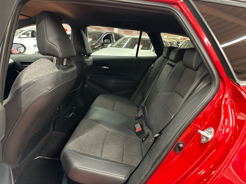 Toyota Corolla 2021 Punainen