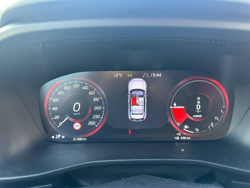 Volvo XC40 2021 Punainen
