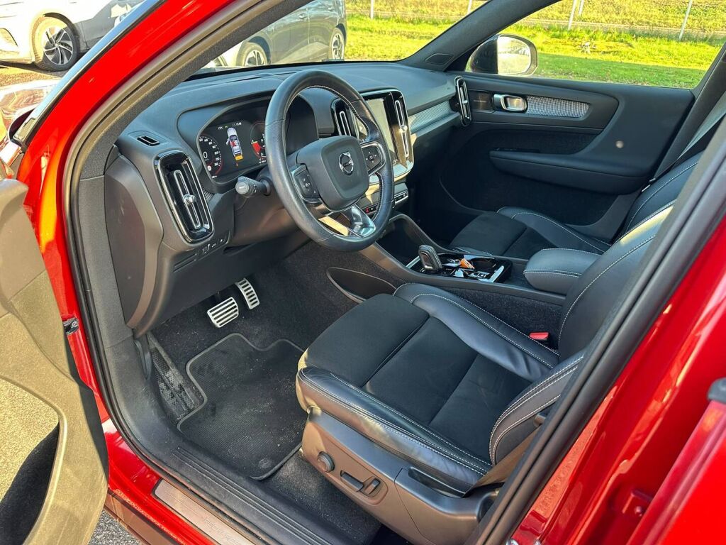 Volvo XC40 2021 Punainen