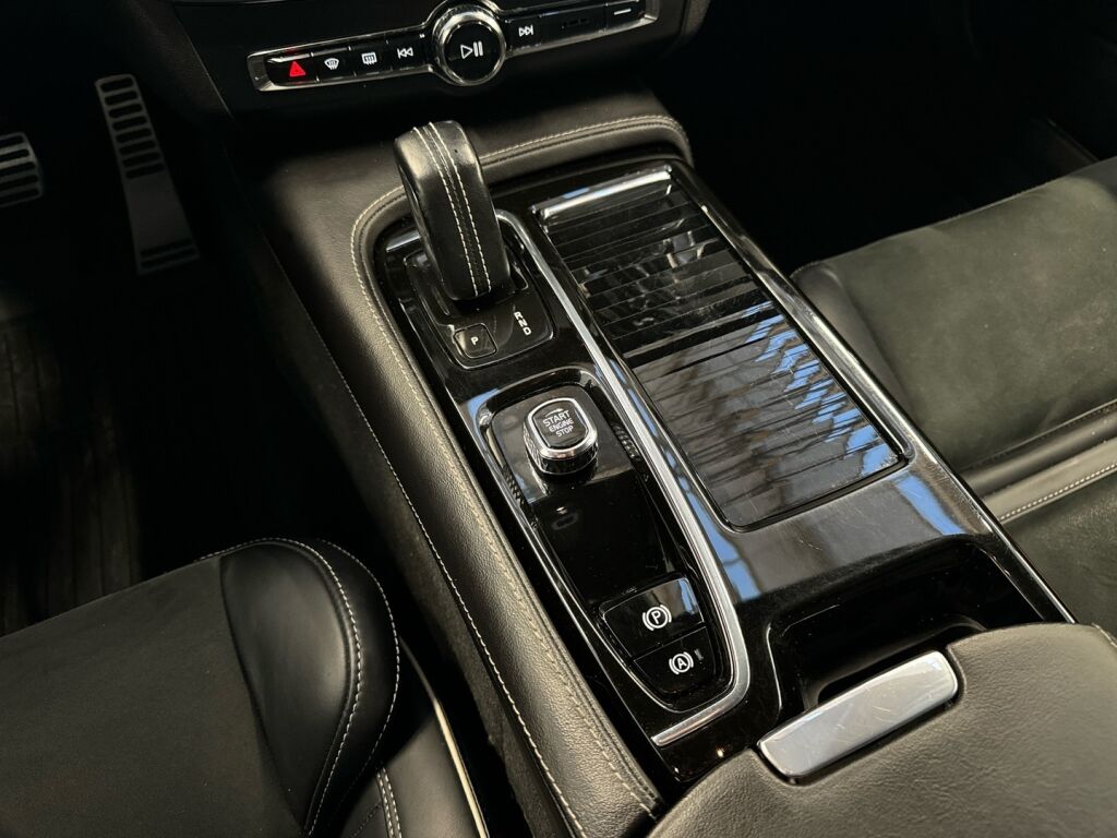 Volvo S90 2022 Musta