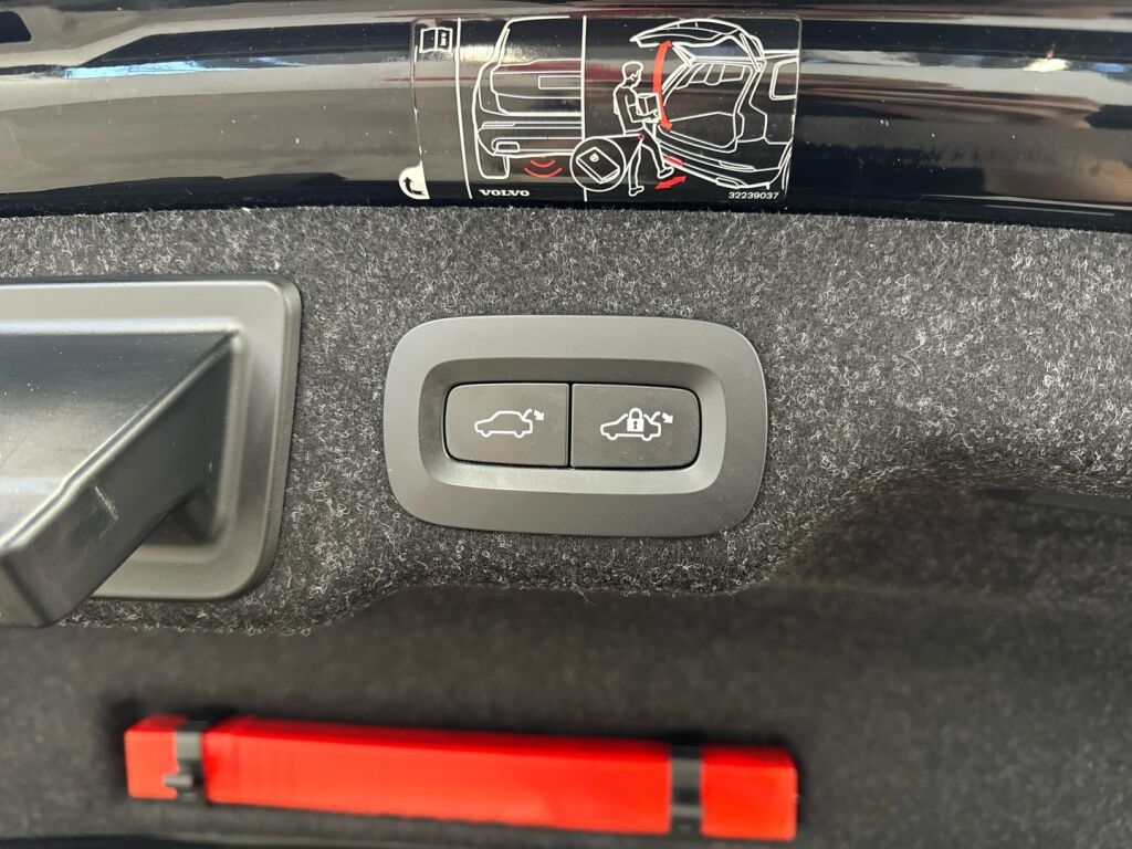 Volvo S90 2022 Musta