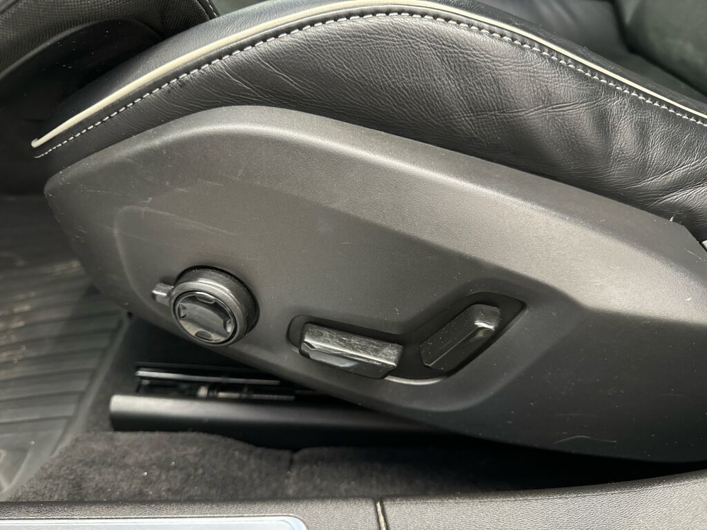 Volvo S90 2022 Musta