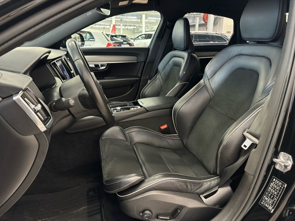 Volvo S90 2022 Musta