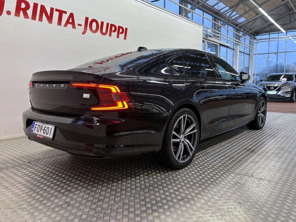 Volvo S90 2022 Musta