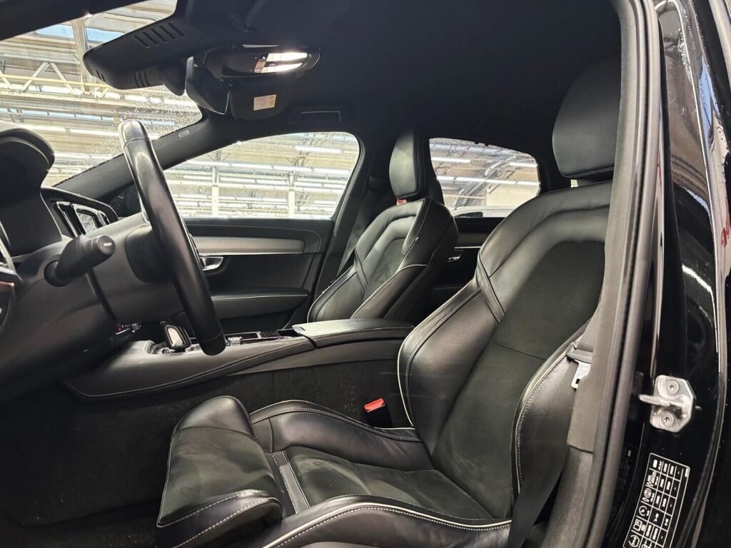 Volvo S90 2022 Musta