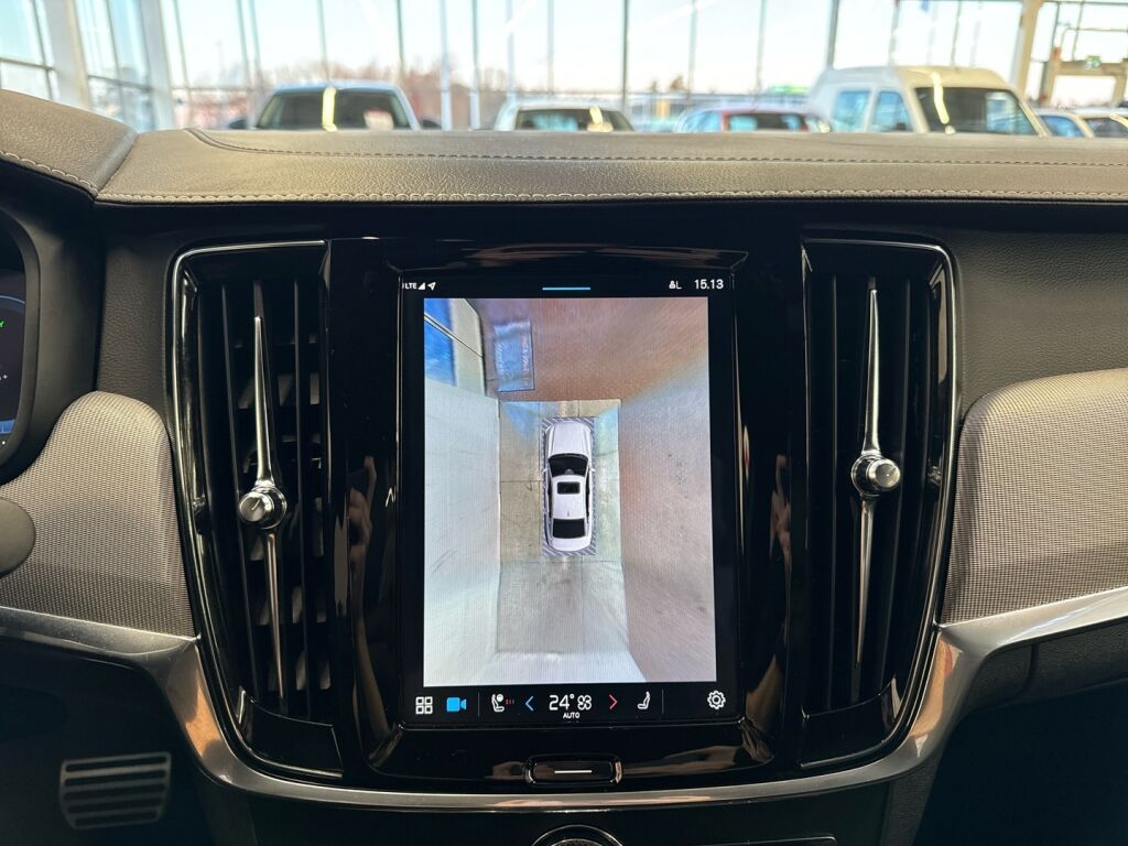 Volvo S90 2022 Musta