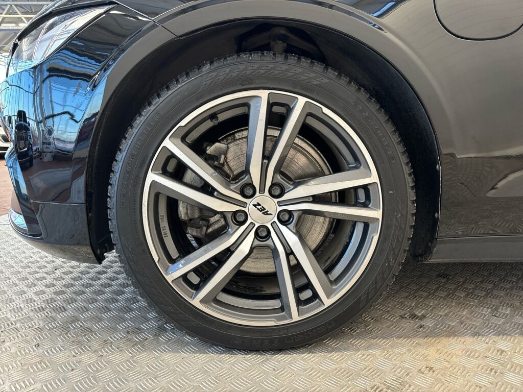 Volvo S90 2022 Musta