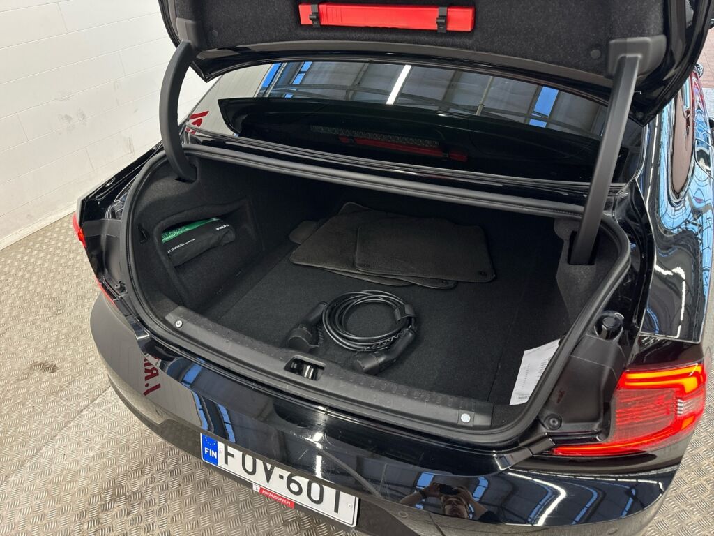 Volvo S90 2022 Musta