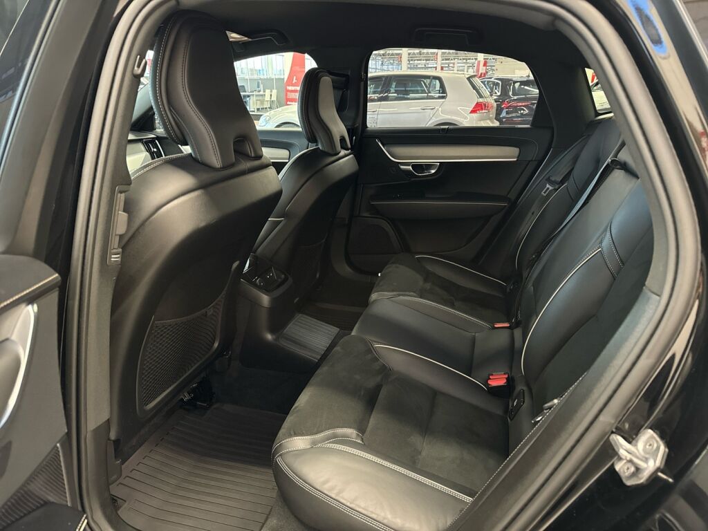 Volvo S90 2022 Musta