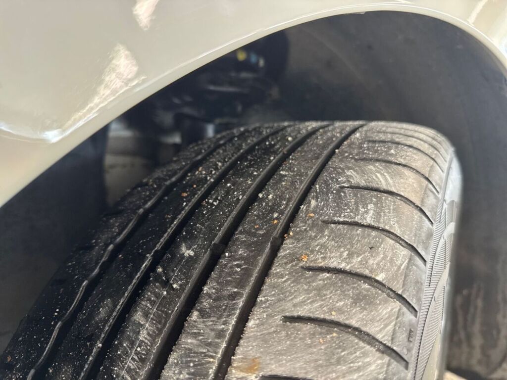 Volkswagen Passat 2021 Valkoinen