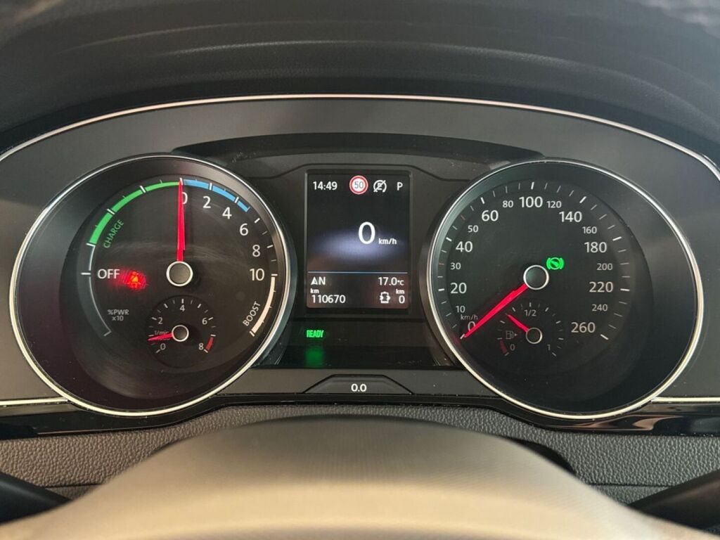 Volkswagen Passat 2021 Valkoinen