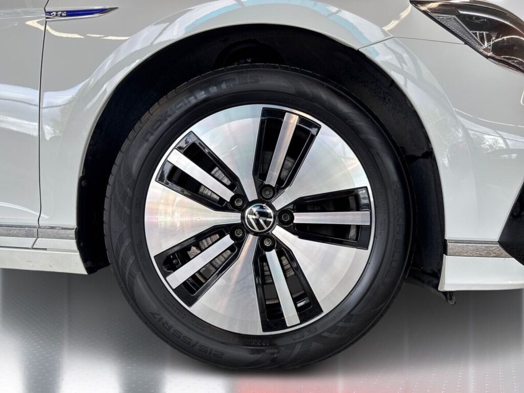 Volkswagen Passat 2021 Valkoinen