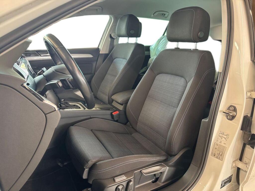 Volkswagen Passat 2021 Valkoinen