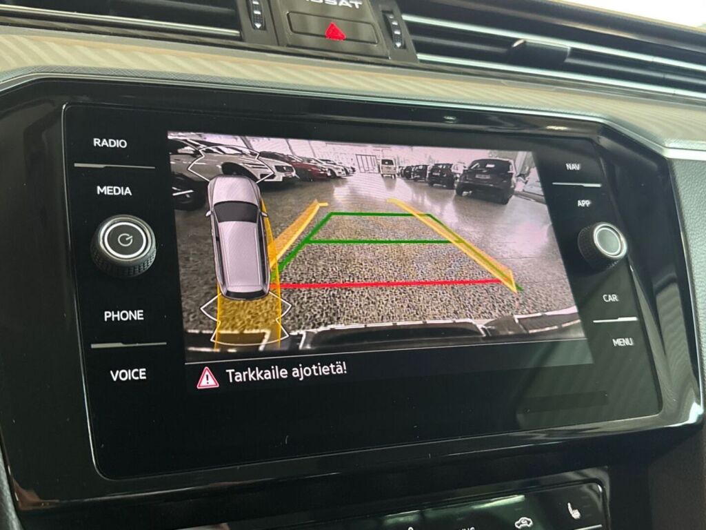 Volkswagen Passat 2021 Valkoinen