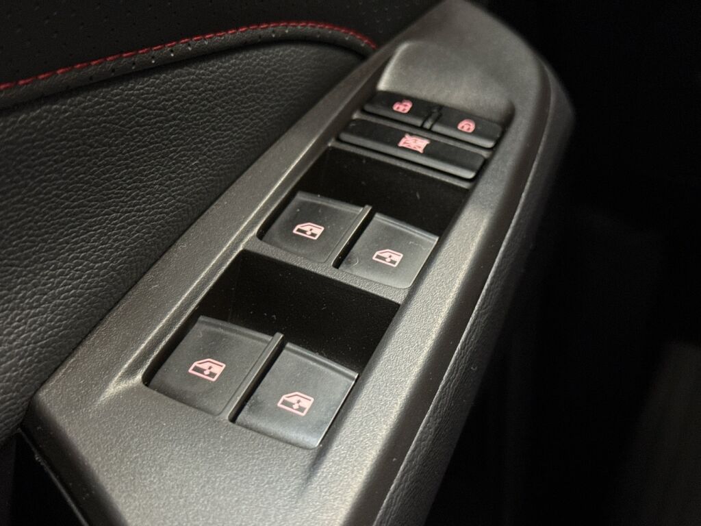 Maxus Euniq 5 2021 Musta