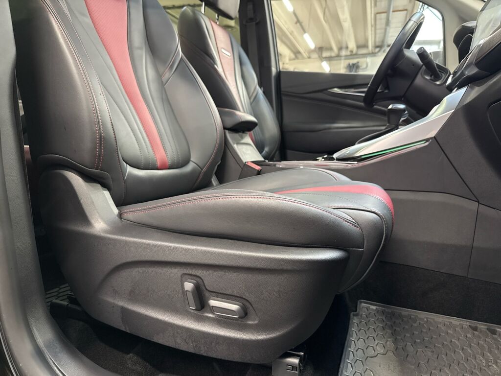 Maxus Euniq 5 2021 Musta