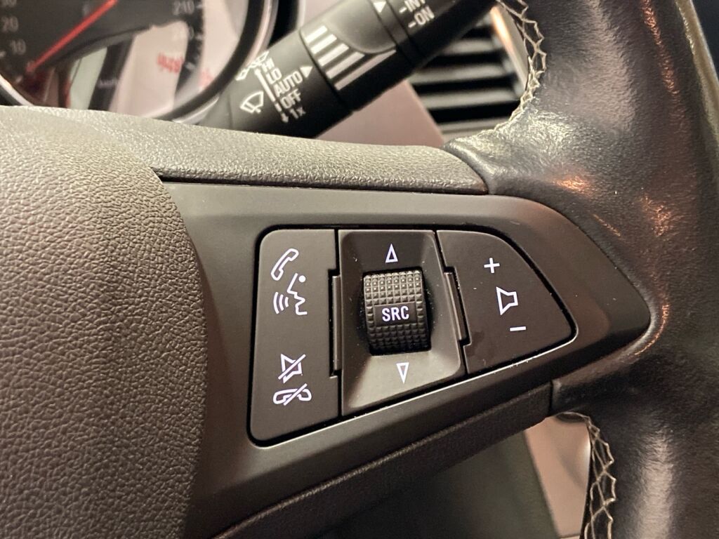 Opel Astra 2021 Valkoinen